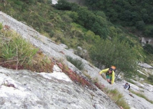 subiendo una pared vertical.jpg